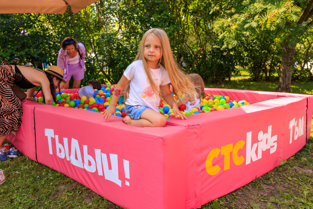 Батут Кубокот, сухой бассейн и уголок красоты - чем СТС Kids удивит гостей на VK Fest.jpg